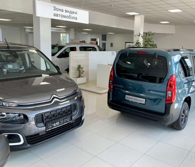 Фасад автосалону Citroën «Модерн-Авто» в Івано-Франківську